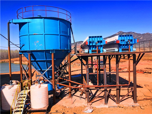 隆中洗沙機(jī)<a href=http://www.kaiyuan530.cn/tags/xishahuishouji target=_blank class=infotextkey><a href=//tags/xishahuishouji target=_blank class=infotextkey>細(xì)沙回收機(jī)</a></a>31.jpg